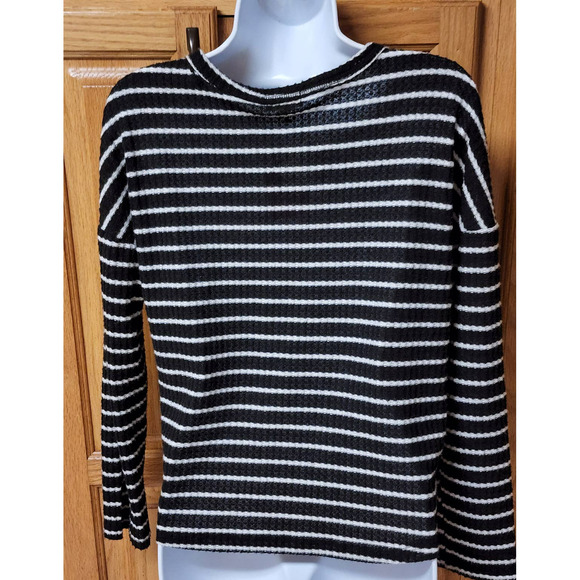 Heart & Hips Plush Knit Sweater. NWT - Picture 2 of 4